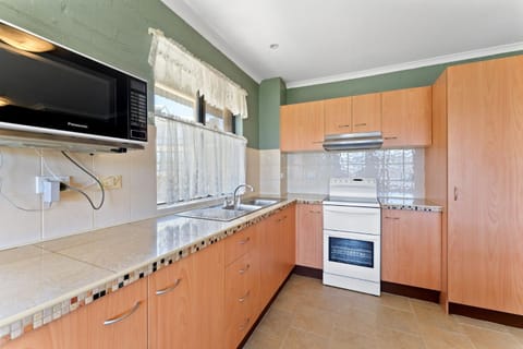 Alpine Mountain View 18 4 bedroom Jindabyne Unit with Wifi House in Jindabyne