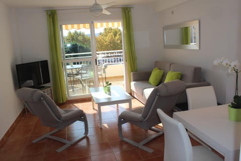 Balcony/Terrace, Living room, Dining area, Family