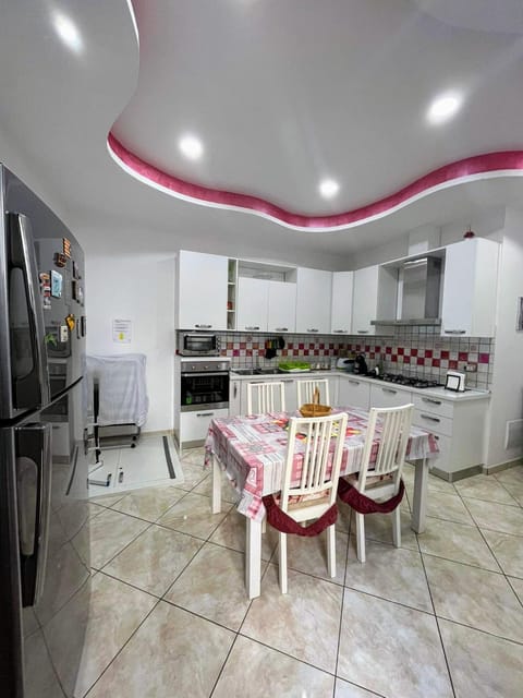 Kitchen or kitchenette, Dining area, dishwasher, stove