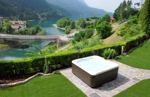 Garden, Hot Tub, Garden view