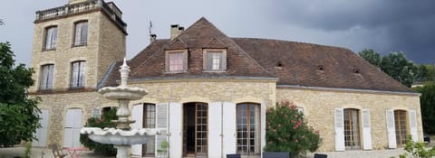 Property building, View (from property/room), Balcony/Terrace, City view, Garden view