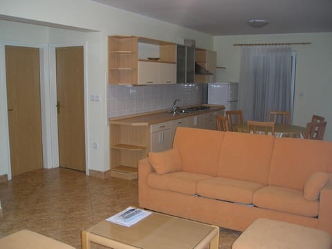 Apartments Luna Condo in Tisno