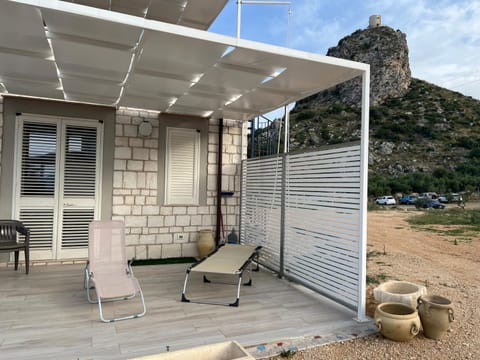 Property building, Patio, Day, Natural landscape, Mountain view