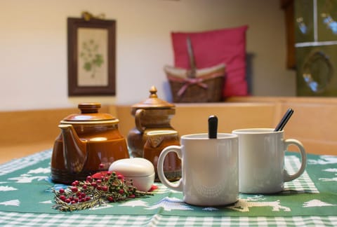 Coffee/tea facilities, Dining area