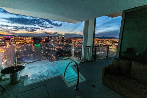 Dream Penthouse at Palms Place Condo in Paradise