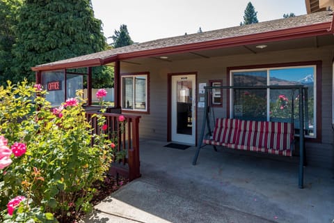 Riverview Lodge Motel in Hood River