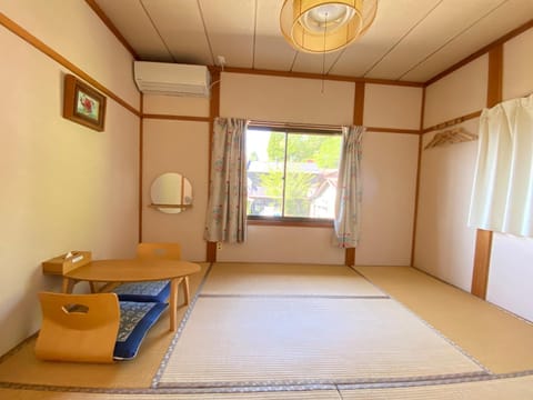 Guesthouse Takayama Hanzansha Bed and Breakfast in Takayama