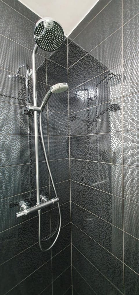 Shower, Decorative detail