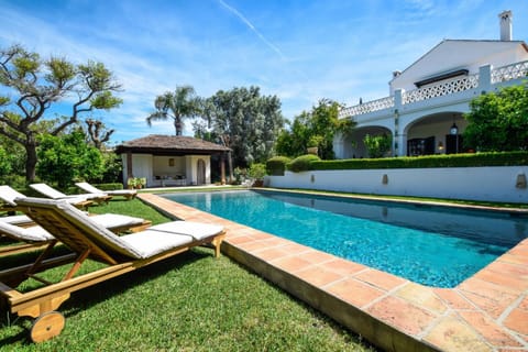 Property building, Garden, Swimming pool, Swimming pool