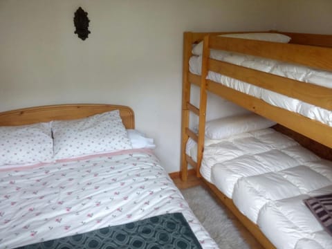 Apartamento MODESTO en las montañas del pirineo aragonés en Alquiler Altruista ECONÓMICO Apartment in Villanúa