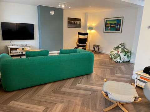 140 m2 groot appartement -midden in het centrum- 2022 kompleet gerenoveerd Condominio in Domburg