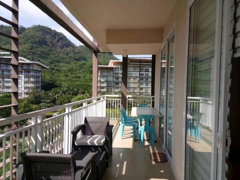 Creys Condo 2 at Pico de Loro Cove Apartamento in Nasugbu