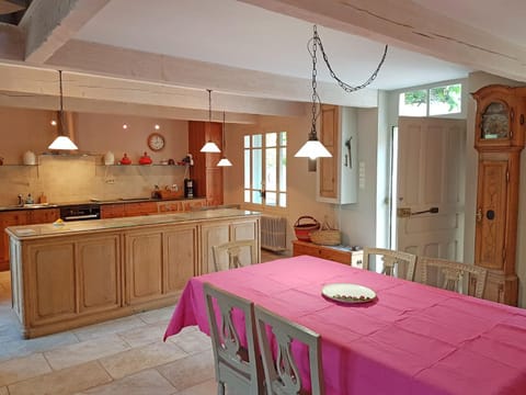 Characteristic country house with private pool and views of the Mont Ventoux Casa in Mormoiron