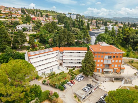 Property building, Bird's eye view, Location, Parking