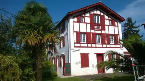 Agréable appartement à CAMBO LES BAINS Apartment in French Basque Country