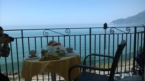 B&B Fronte Del Mare Bed and Breakfast in Salerno