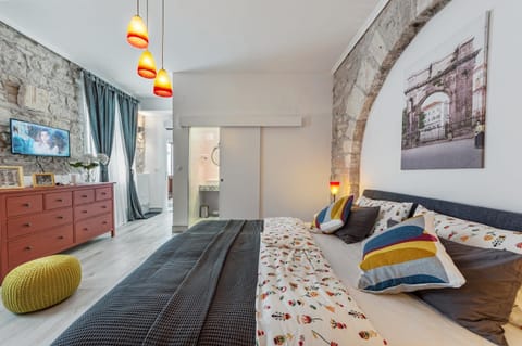 TV and multimedia, Photo of the whole room, Bedroom