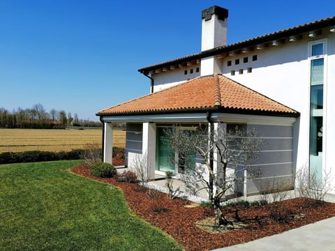 Facade/entrance, Garden