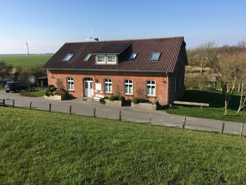 Property building, Facade/entrance, Neighbourhood, Natural landscape, Garden, Garden view