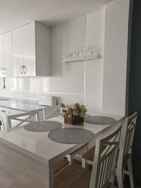 Restaurant/places to eat, Living room