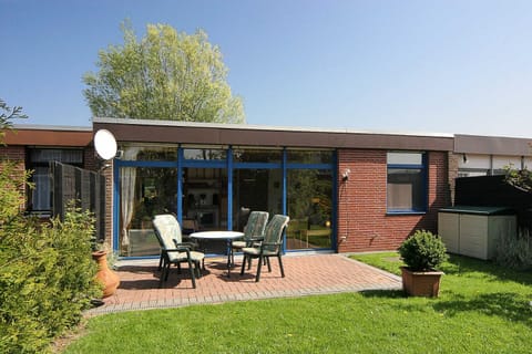 Property building, Patio, Spring, Garden, Garden view