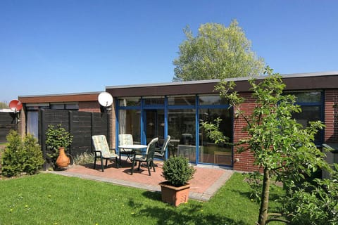 Property building, Patio, Spring, Garden, Dining area, Garden view