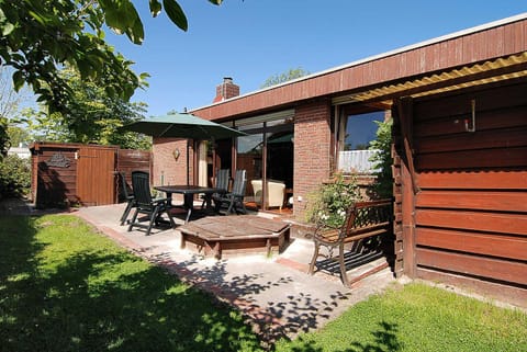 Property building, Patio, Spring, Garden, Garden view