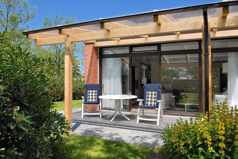 Property building, Garden, Balcony/Terrace, Garden view