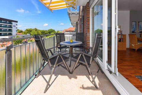 Property building, Day, View (from property/room), Balcony/Terrace