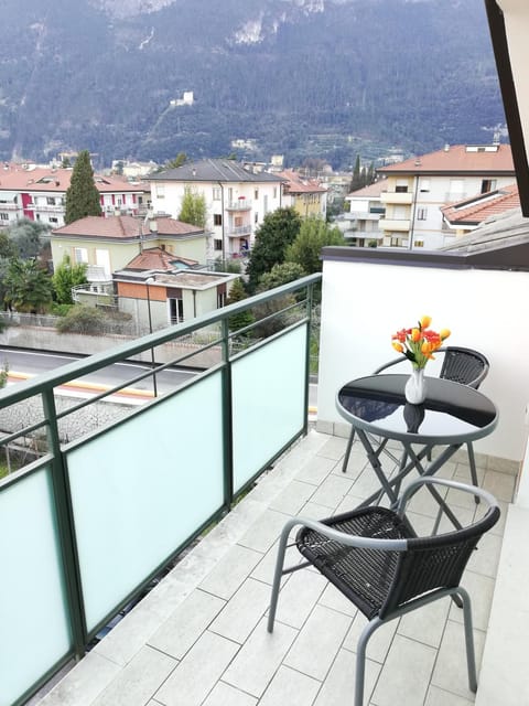 Balcony/Terrace, Mountain view