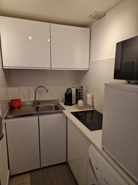 Coffee/tea facilities, Kitchen or kitchenette, kitchen, kitchen