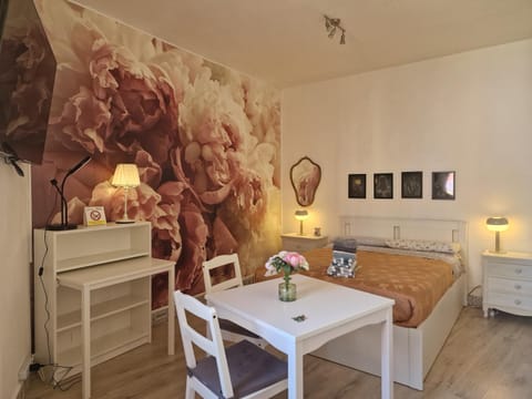View (from property/room), View (from property/room), Photo of the whole room, Seating area, Bedroom