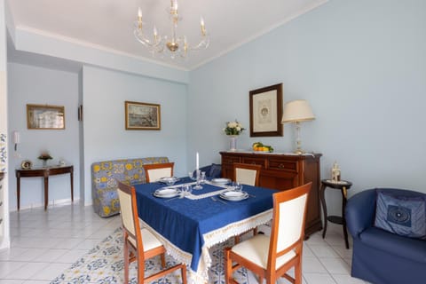 City Home in Sorrento with Balcony and view Condominio in Sorrento