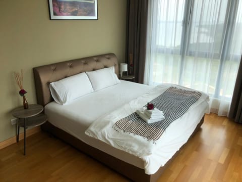 Teega Residence @ Cosy Seafront Living Eigentumswohnung in Singapore