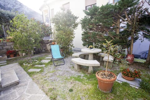 Day, Garden, Dining area, Garden view