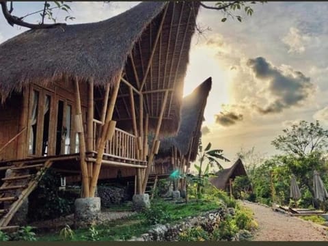 Penida Bambu Green Campingplatz /
Wohnmobil-Resort in Nusapenida