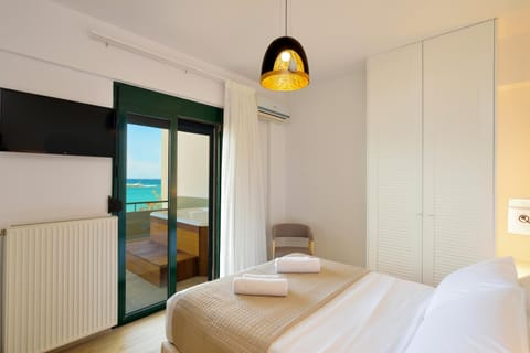 Patio, TV and multimedia, Balcony/Terrace, Photo of the whole room, Bedroom, Sea view