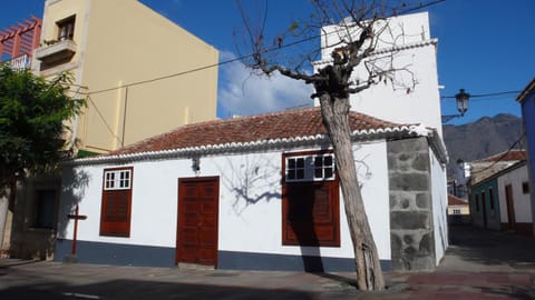 Facade/entrance, City view, Landmark view, Mountain view, Quiet street view