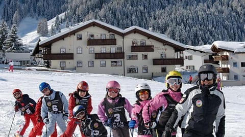 Off site, Winter, Skiing, young children, older children