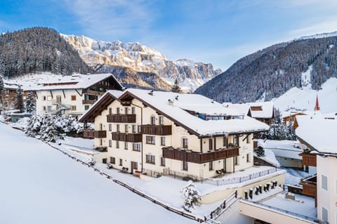 Property building, Winter, Skiing, Mountain view