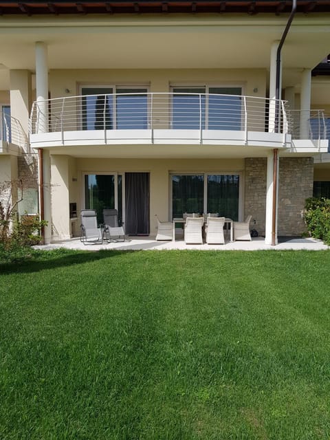 Luxury Apartments Beauty Gardens Apartment in Sirmione