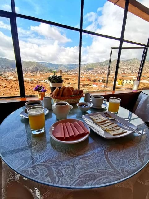 Dining area, Breakfast