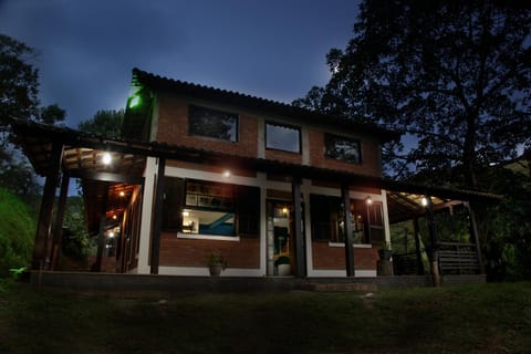 Shower, Patio, Night, Natural landscape, Summer, BBQ facilities, Garden, Bathroom, TV and multimedia, Coffee/tea facilities, Balcony/Terrace, Kitchen or kitchenette, Living room, Fitness centre/facilities, Seating area, Dining area, Animals, Bedroom, On site, Pets, Seasons