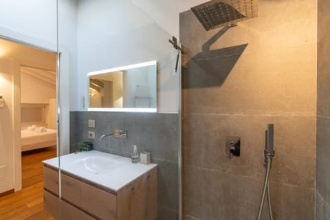 Shower, Bathroom, towels