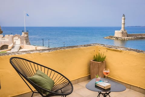 View (from property/room), Balcony/Terrace, City view, Sea view