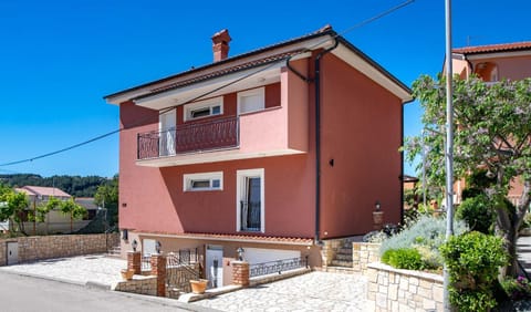 Property building, Patio, Facade/entrance, Garden, Quiet street view