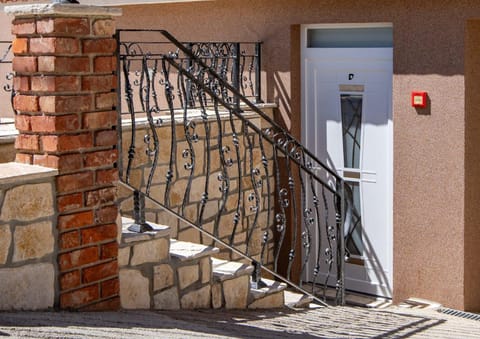 Patio, Facade/entrance