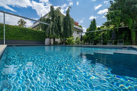 Property building, Day, Pool view, Swimming pool, sunbed