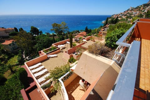 Property building, Facade/entrance, View (from property/room), Balcony/Terrace, Garden view, Sea view