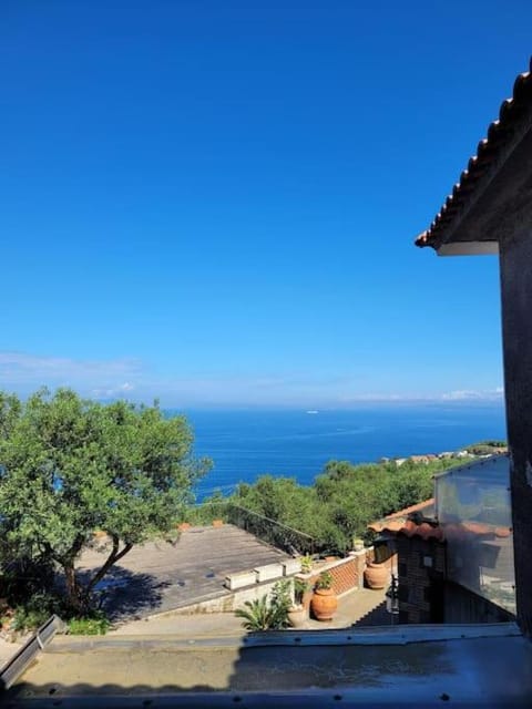 SUN & RELAX, relaxing location with seaview House in Massa Lubrense